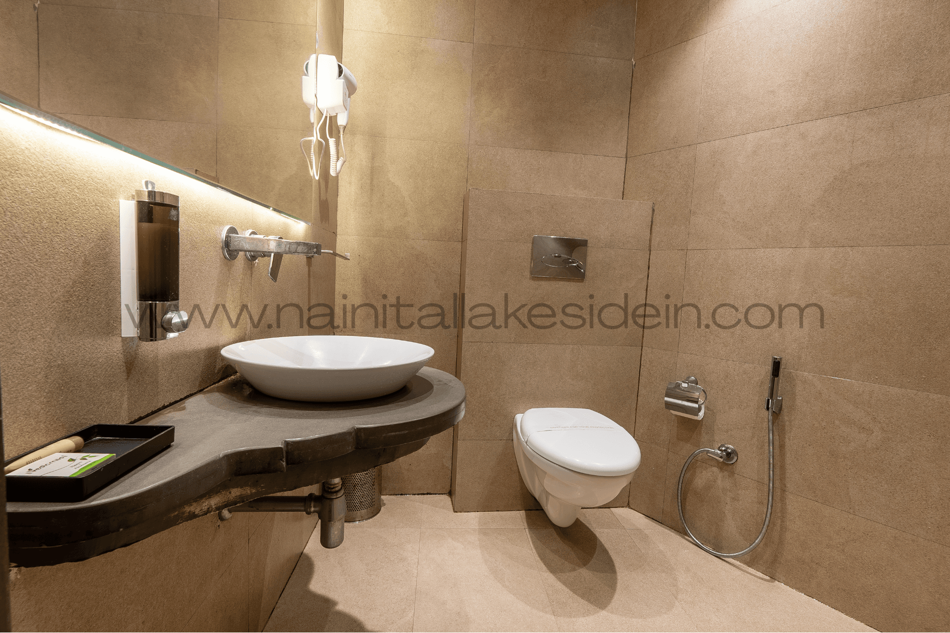 Modern Bathroom in a LakeSide Inn Room